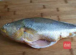 Illustration of braised yellow croaker for the Lantern Festival on the 15th day of the first lunar month 3