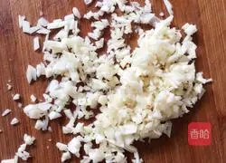 Illustration of how to make fried loofah with minced garlic 8