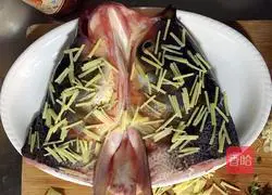 Illustration of how to make fish head with pepper 4 