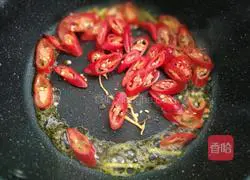 Illustration of how to stir-fry chicken gizzards 6