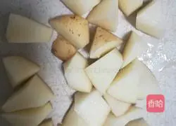 Illustration of how to make fried tiger skin eggs and potatoes with bean paste 6