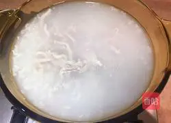 Cantonese-style mushroom and lean meat porridge recipe 10