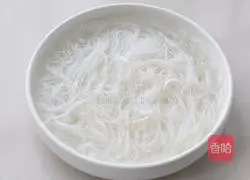 Illustration of how to make steamed scallops with garlic vermicelli 1