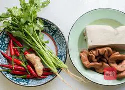 Illustration of how to cook large intestine and tofu in casserole 1