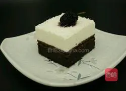 Illustration of how to make white and black yogurt mousse 15