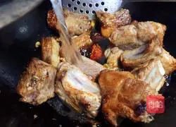 Illustration of how to cook pork ribs with vermicelli and stewed mushrooms 11