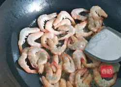 Illustration of braised prawns in oil 6