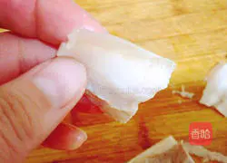 Illustration of how to make Jingkou twice-cooked pork 2