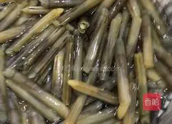 Illustration of how to make bamboo clams with green onion oil 2