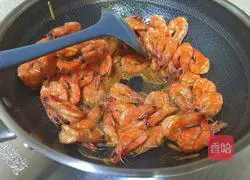 Illustration of braised shrimp in oil 9