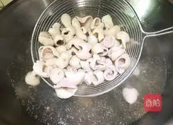 Sichuan Style - Braised Carrot Sausage Illustration 5