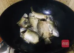 Illustration of braised wild crucian carp 2