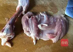 Illustration of how to make steamed chicken with mushrooms 2