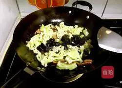 Illustration of how to make stir-fried cured cauliflower 7