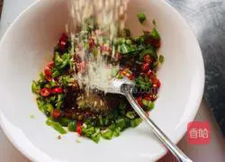 Illustration of how to steam fish head with chopped pepper 6