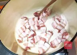 Illustration of how to make braised meat with dried beans 6