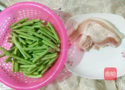 Illustration of how to make twice-cooked pork with beans 1