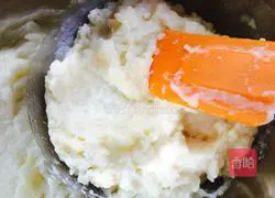 Illustration of how to make orange mashed potatoes 6