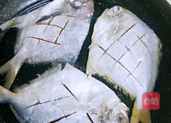 Illustration of how to make pan-fried pomfret 22