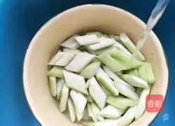 Illustration of how to make stir-fried loofah with minced garlic 5