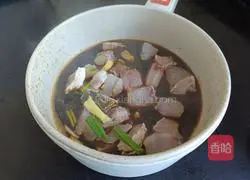 Illustration of how to make braised fish cubes with rock sugar 9