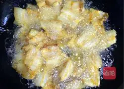 Illustration of how to make twice-cooked pork with red pepper and green vegetables 8