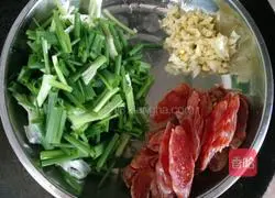 Illustration of how to stir-fry green beans with bacon 7