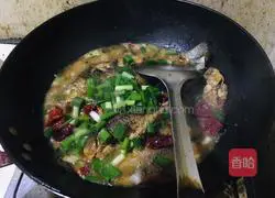 Illustration of braised wild crucian carp 7