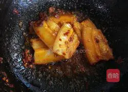 Illustration of how to make twice-cooked pork with lettuce 9