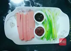 Illustration of how to eat spring pancake rolls at the beginning of spring 10