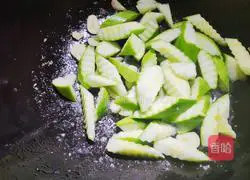 Illustration of how to make fried shrimps with zucchini 6