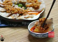 Eat half a moment‖ Illustration of how to make garlic white meat 7