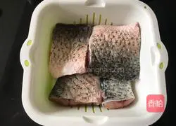 Illustration of how to make fish balls 1