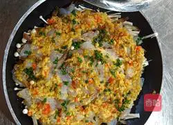 Illustration of how to make pan-fried golden garlic shrimp 10