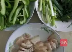 Illustration of the recipe for twice-cooked pork with bell pepper and garlic sprouts 3