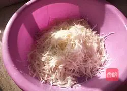 Illustration of how to make radish meatballs 2