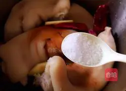 Illustration of how to make pork trotters jelly 9