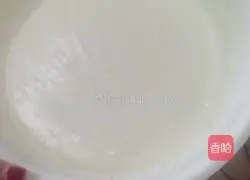 Illustration of how to decorate cakes with yogurt cheese mousse 8