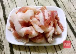 Illustration of how to make pork belly stewed with radish 1