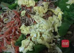 Illustration of how to make spring pancakes and rolls with vegetables 13