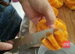 Illustration of how to make mango yogurt mousse 9