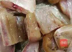 Illustration of how to make spicy herring chunks 1