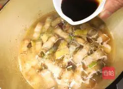 Illustration of how to make braised meat with dried beans 13