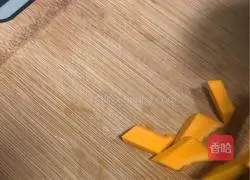 Illustration of how to make steamed pumpkin with black bean sauce chicken wings 5