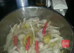 Sichuan pickled pepper Illustration of how to make chicken feet 5