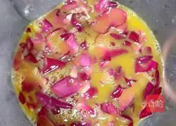 Illustration of how to make rose-scented eggs 6