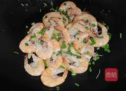 Illustration of how to make stir-fried shrimp with green onion 7