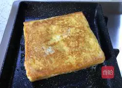 Illustration of how to make ham and cheese toast 11