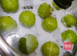 Illustration of how to make green dumplings with egg yolk and meat floss 5