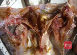 Illustration of how to make fish head with chopped pepper 3